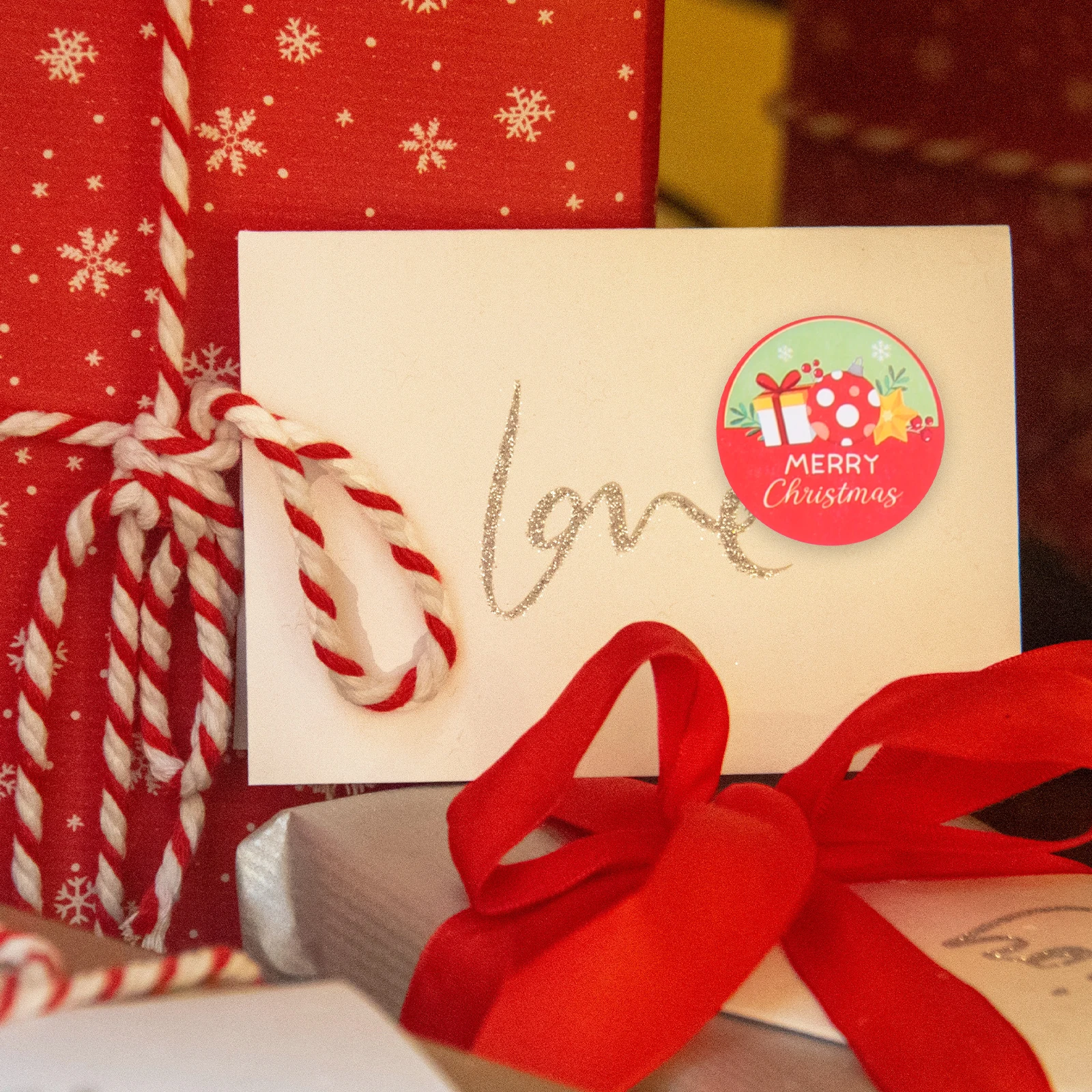 

4pcs Round Stickers Decorative Gift Sealing Christmas Labels Coated Paper Cute Patterns Envelope Wrapping Saving Time Festival