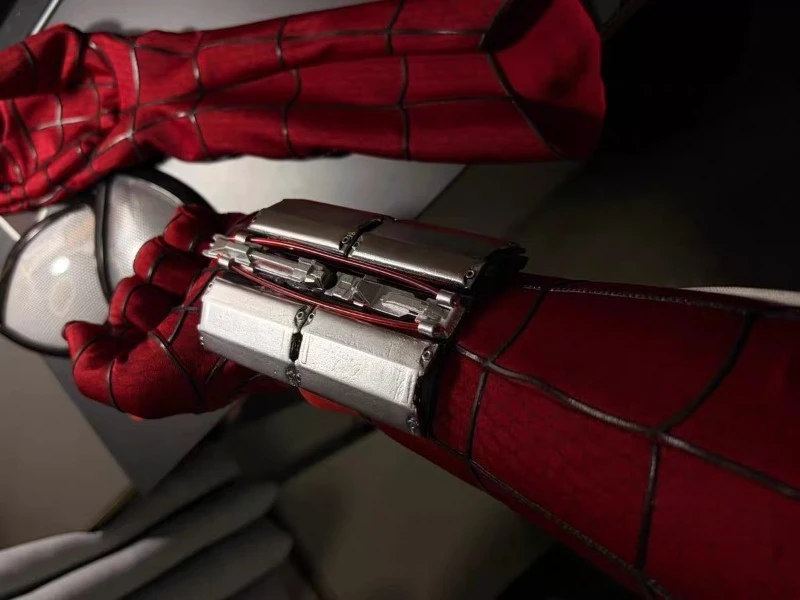 

Brand New Day Spider-Man Glove & Web Shooter Set Exquisite Detail Metal Texture Clear Fabric Texture Comfortable Wear Cosplay