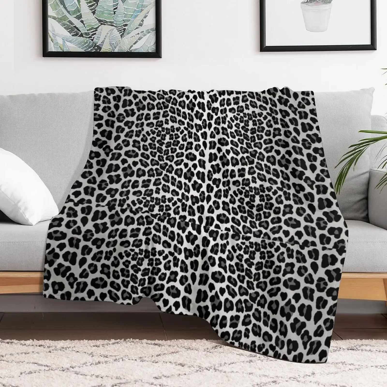 Snow Leopard print Throw Blanket Easy Care Comfortable Blanket for Couch