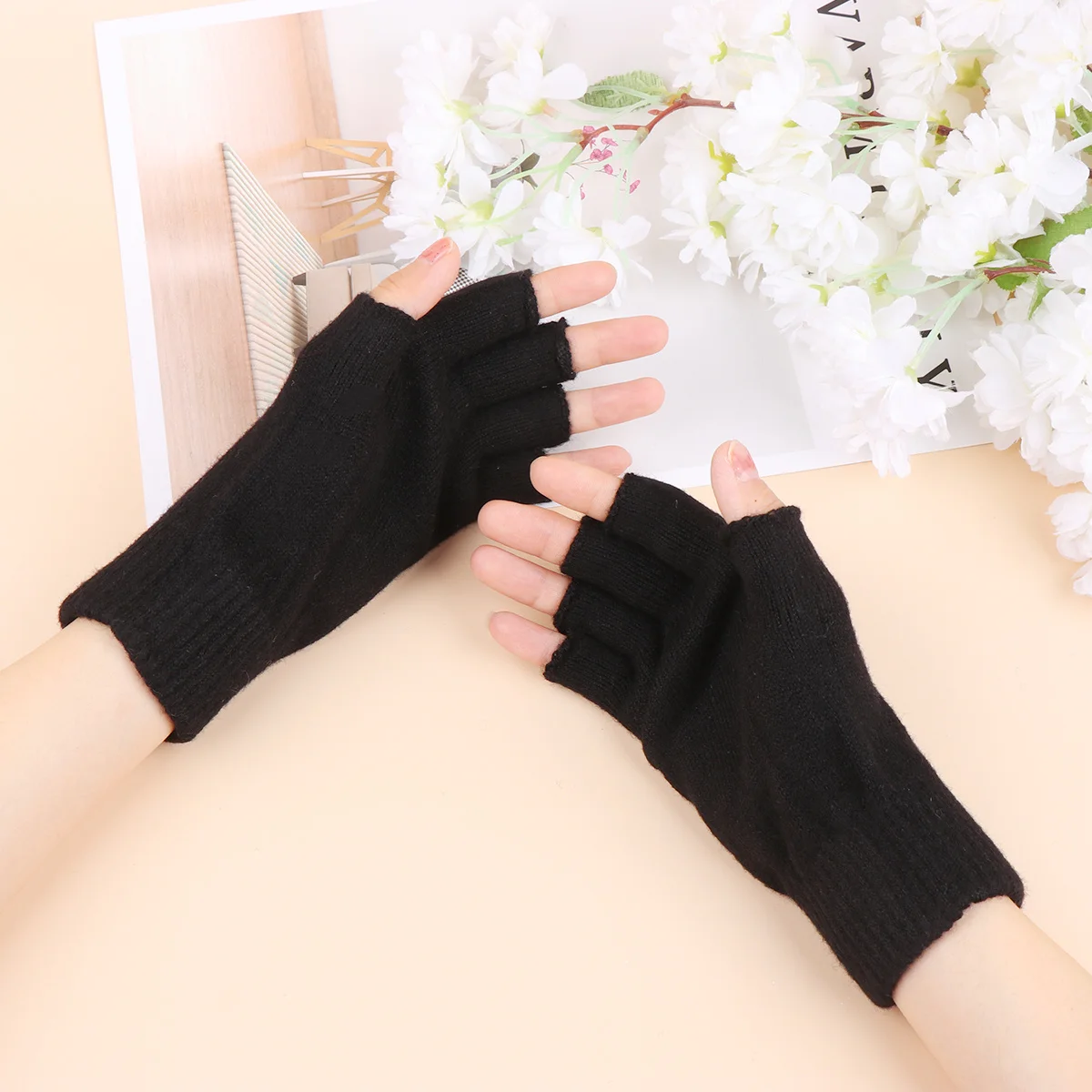 Half Finger Knitted Gloves Winter Warm Women's Touchscreen Compatible Soft Breathable Half-Finger Gloves for Outdoor Indoor Use