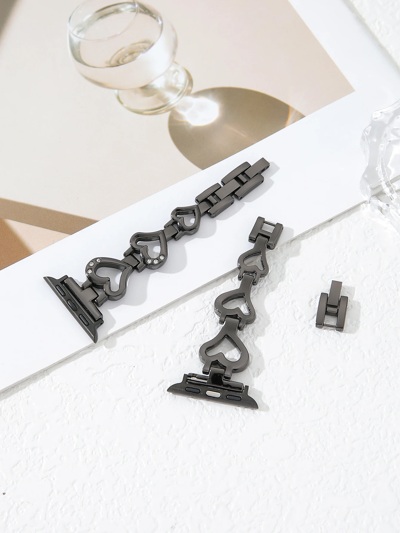 Heart-shaped diamond stainless steel metal bracelet compatible with Apple Watch bands Women's to replace iWatch bands