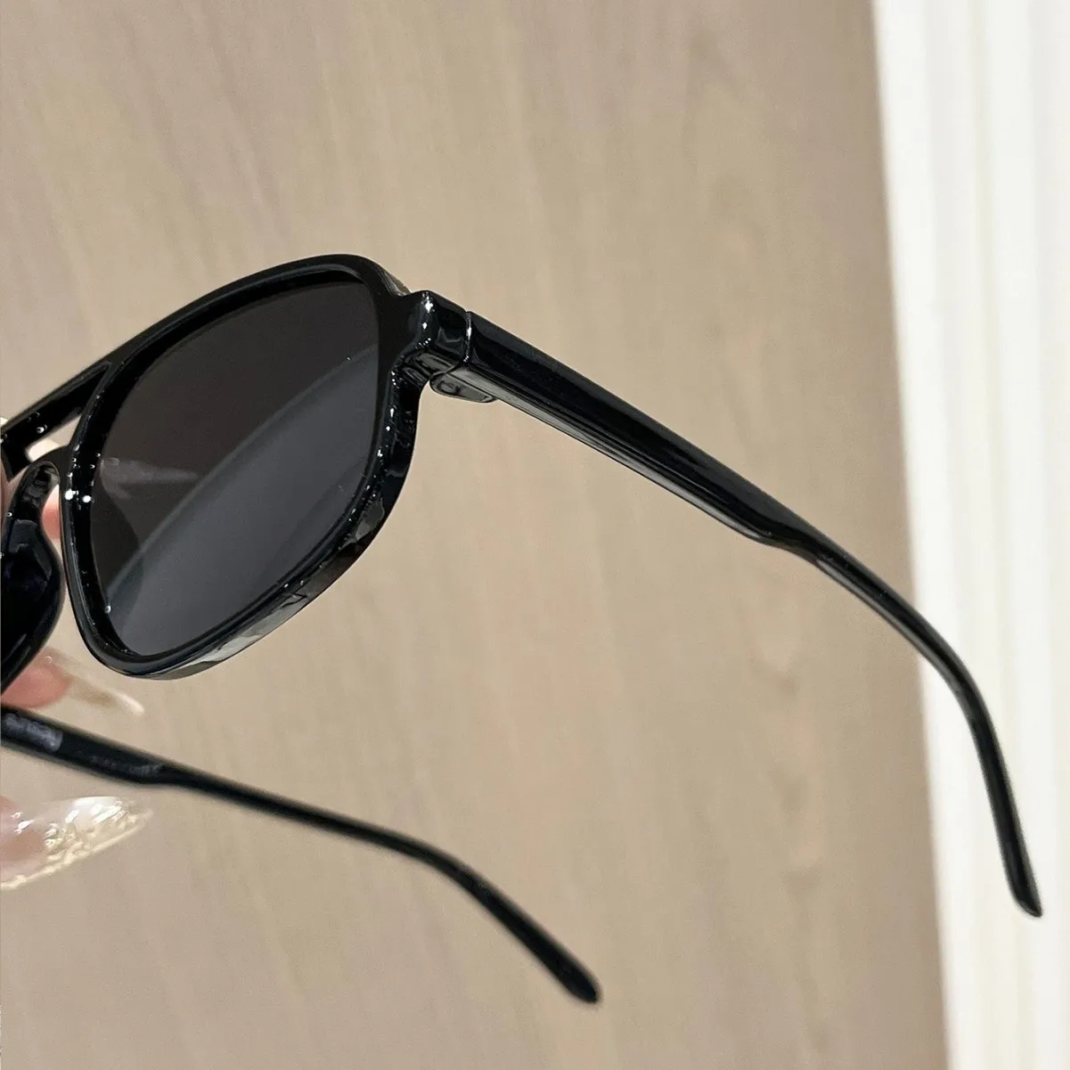 Retro Oval Unisex Solbriller UV400 - usage example