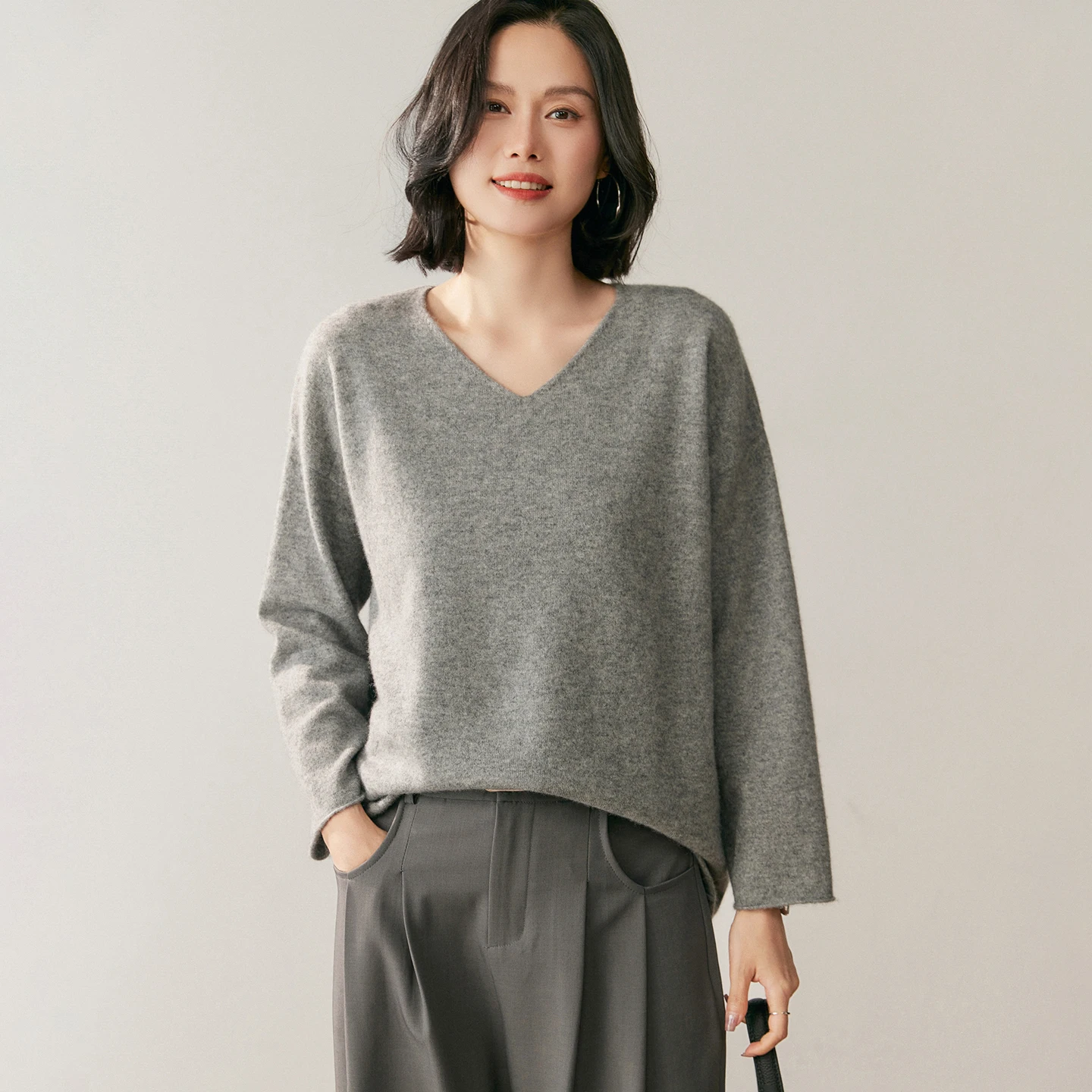 Sweter damski 100% kaszmir na jesień i zimę 2025, dekolt w serek, miękki, luźny krój, wysokiej jakości dzianina kaszmirowa na wiosnę, topy.