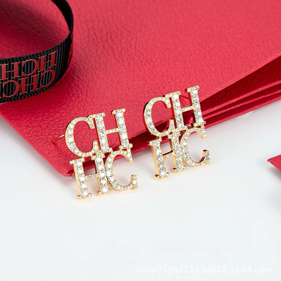 أقراط CHHC 2026 للنساء، تصميم الأبجدية المتلألئة، مجوهرات الأذن هيبوالرجينيك، فكرة هدية عصرية لها #4