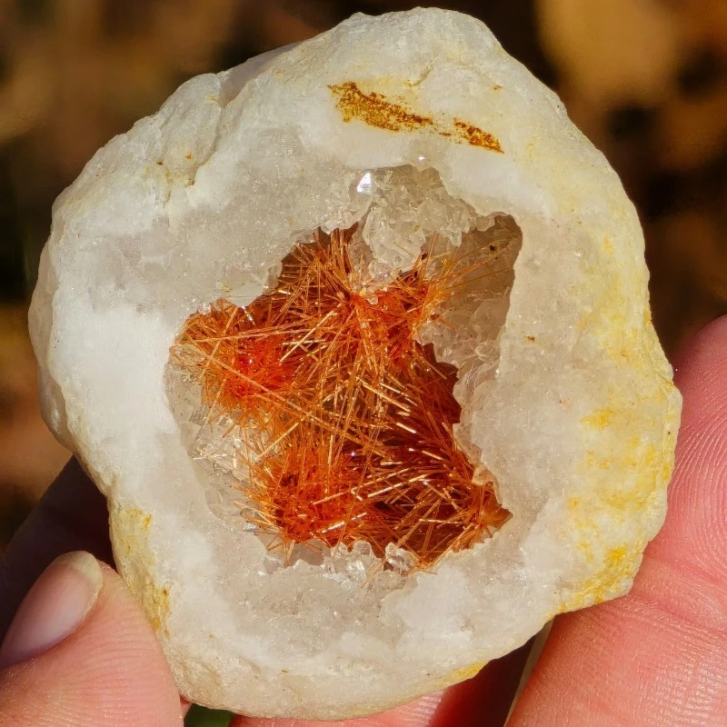 Géode de quartz marocain rare, rutile orange, goethite orange et cristal de quartz coexistant, spécimen de décoration intérieure, minéral artificiel