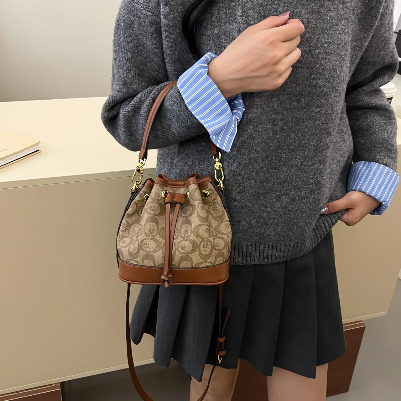 

​ ​ Новинка 2023 года, женская сумка-ведро на шнурке, винтажная сумка через плечо с верхней ручкой, минималистичная сумка через плечо для ежедневного использования