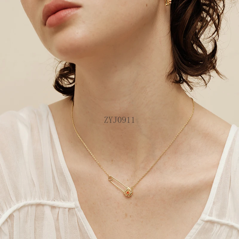 Collar de pin de principios de verano, diseño de nicho femenino, cadena de clavícula con colgante simple de alta gama