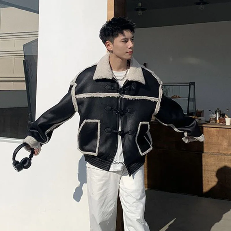 معاطف رجالية عصرية من الجلد بتصميم متباين الألوان مع طية صدر السترة سترات عصرية واحدة الصدر للرجال لخريف 2025 2A2274