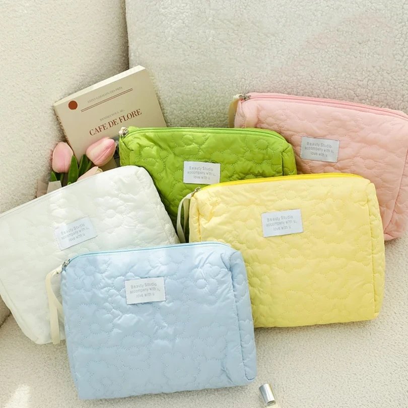 

Quilting Flower Large-Capacity Cosmetic Bag Waterproof Portable Storage Bag Travel Makeup Pouch