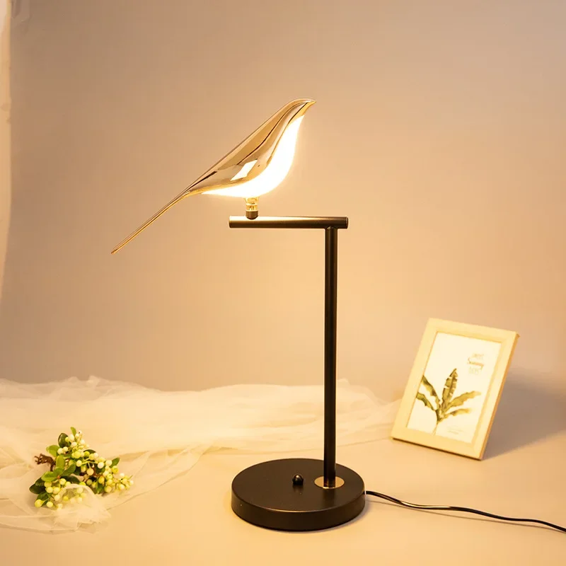 Creative Golden Magpie Bird LED Wall Lamp Restaurant Living Room Hotel Chandelier Study Bedroom Bedside Decoration Desk Light