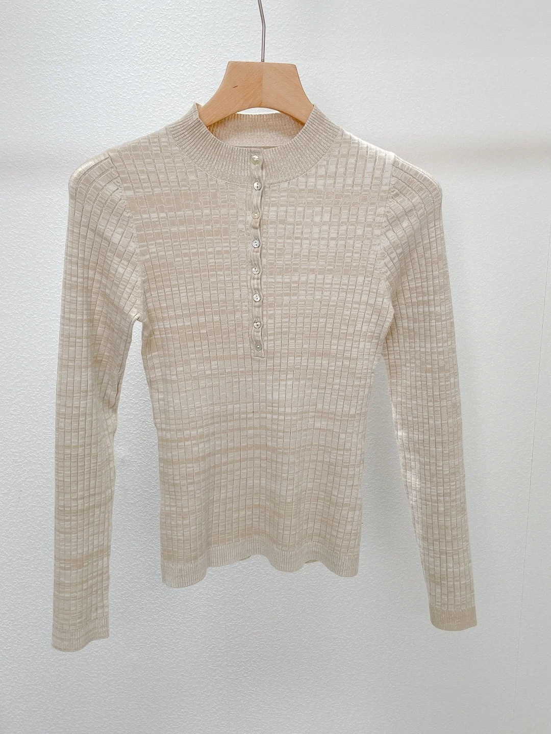 

Женский облегающий трикотажный лонгслив с круглым вырезом и пуговицами, простой и модный базовый топ для девушек