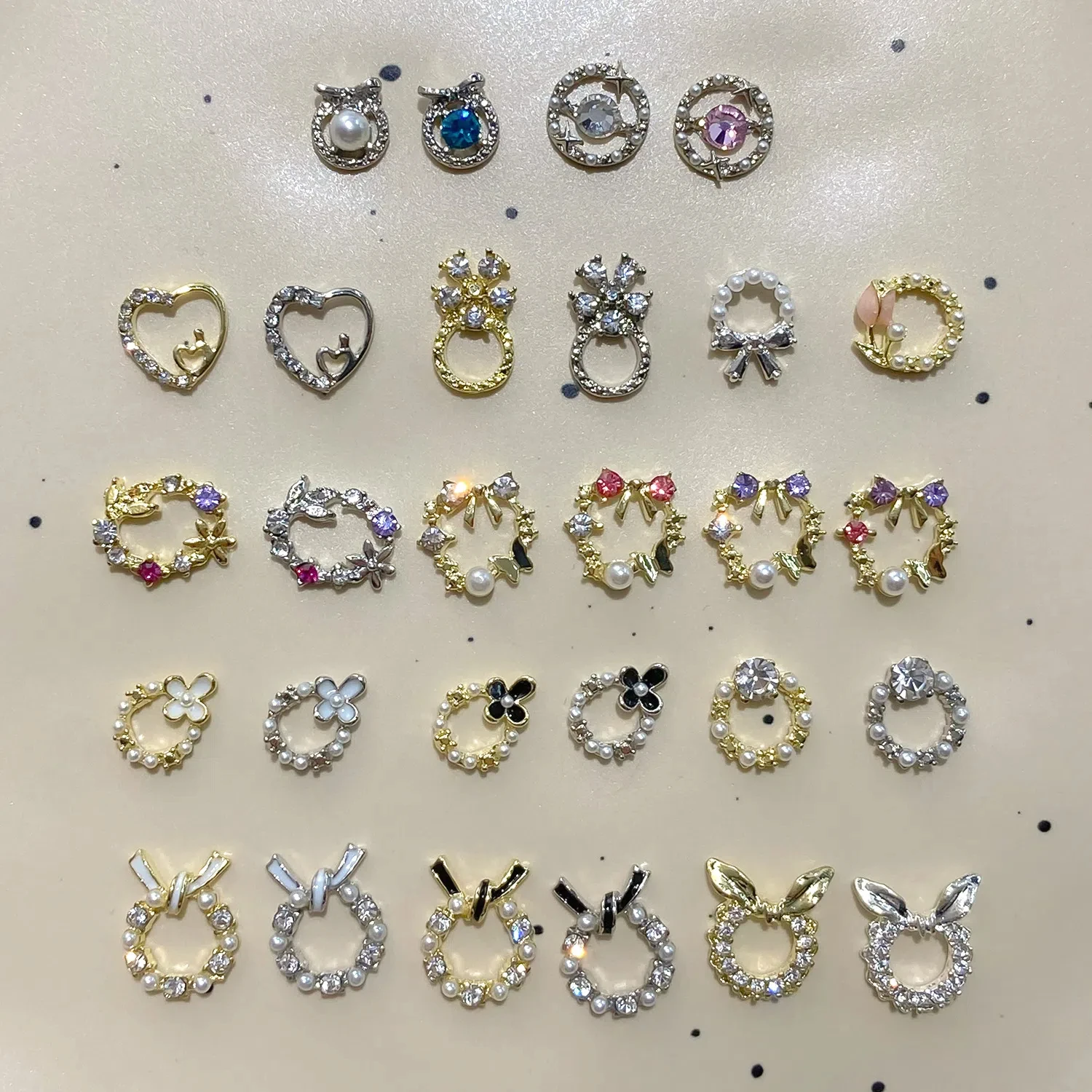 

100pcs Alloy Butterfly Wreath Nail Ornaments Rhinestone Heart Nail Charms Art Decorations Pearl Gold Silver Nail Art Accessories