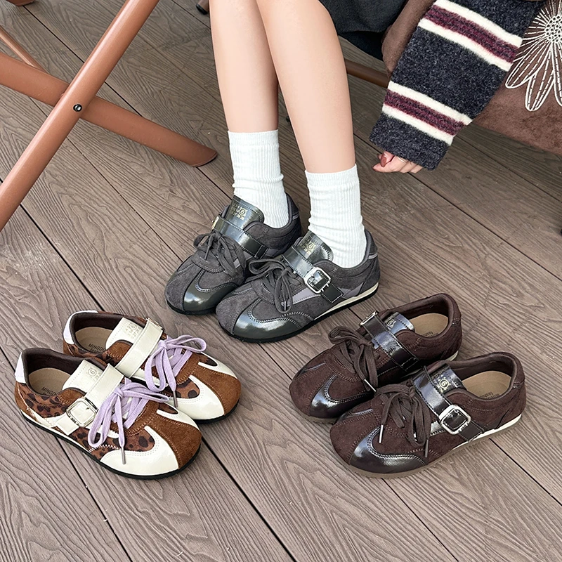 Damen Retro-Flach-Sneaker, Leopardenmuster, Schnürung mit Schnallenriemen
