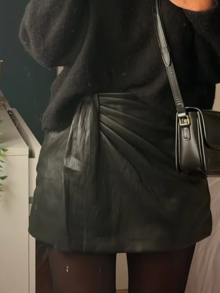 

Повседневные черные мини-кожаные брюки-кюлоты со сборками, женские модные плиссированные тонкие шорты с высокой талией, вечерние повседневные уличные наряды для женщин, новинка 2026 г.