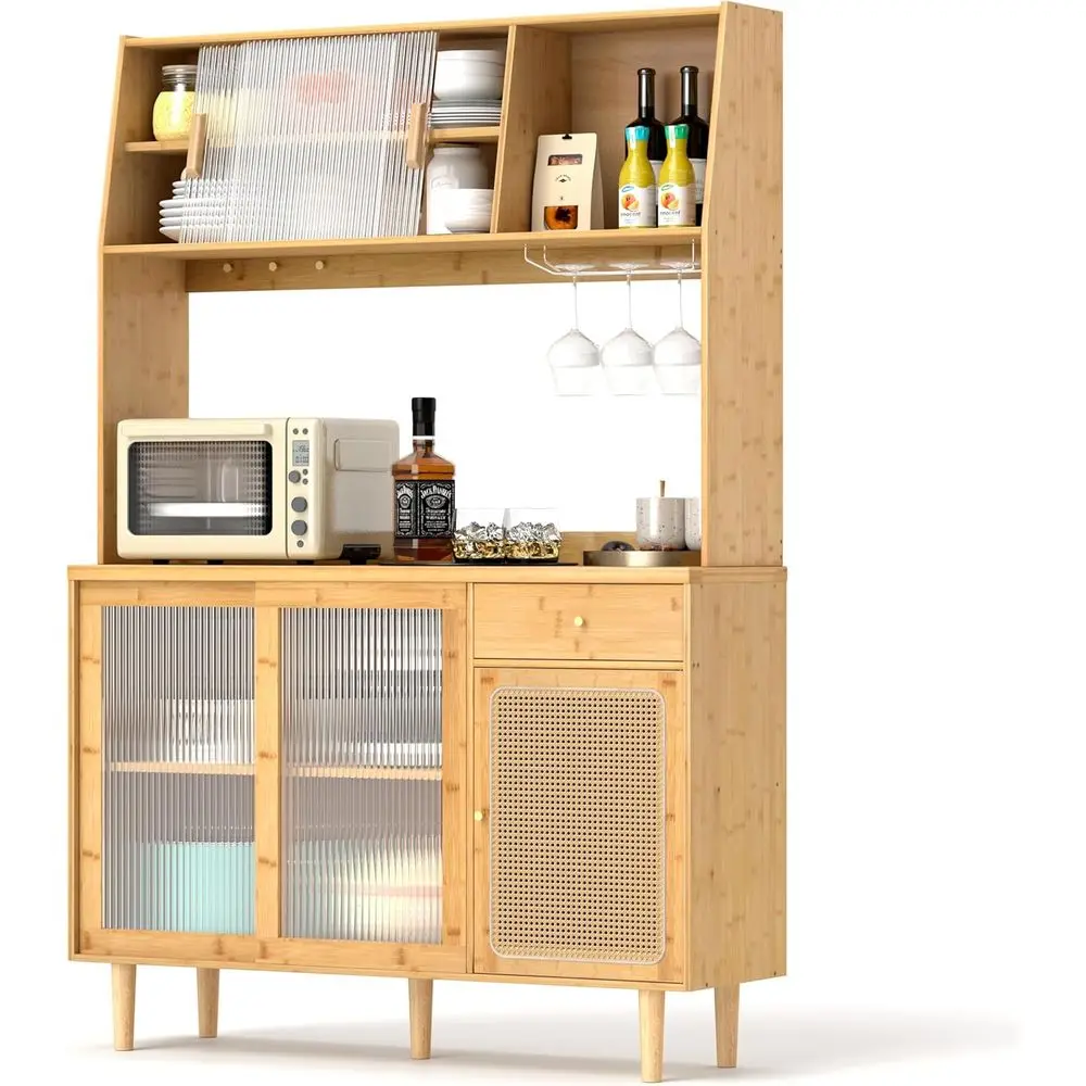 

Кухонный шкаф-буфет 69 Natural Bamboo с надстройкой, закаленным стеклом, дверцами из ПЭ ротанга, полкой для микроволновки, держателем для стаканов, напольный шкаф