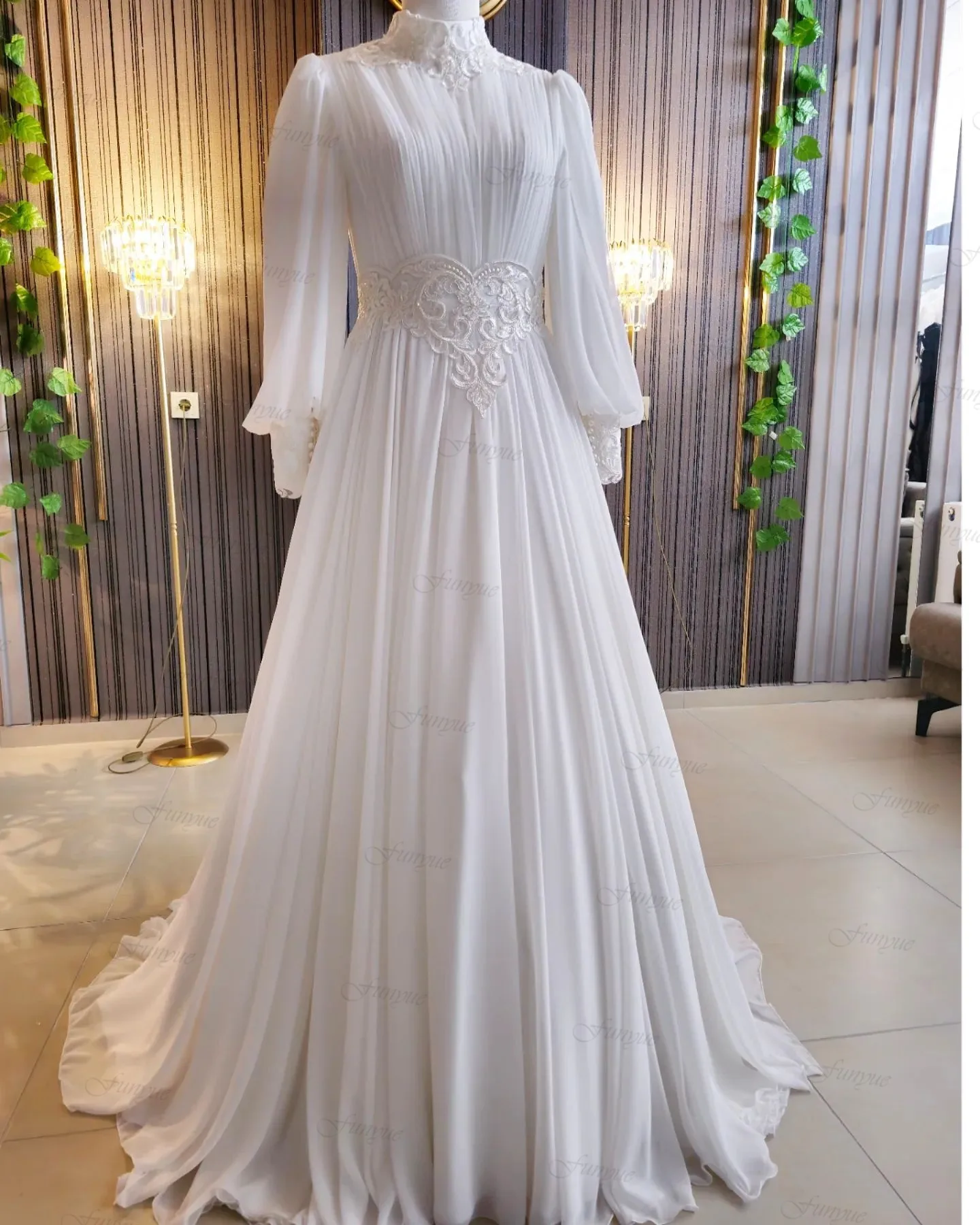 

A-Line High Neck Muslim Wedding Dresses Bride Long Sleeves Chiffon Lace Bridal Gowns Pearls Arabic Dubai Robe De Mariée