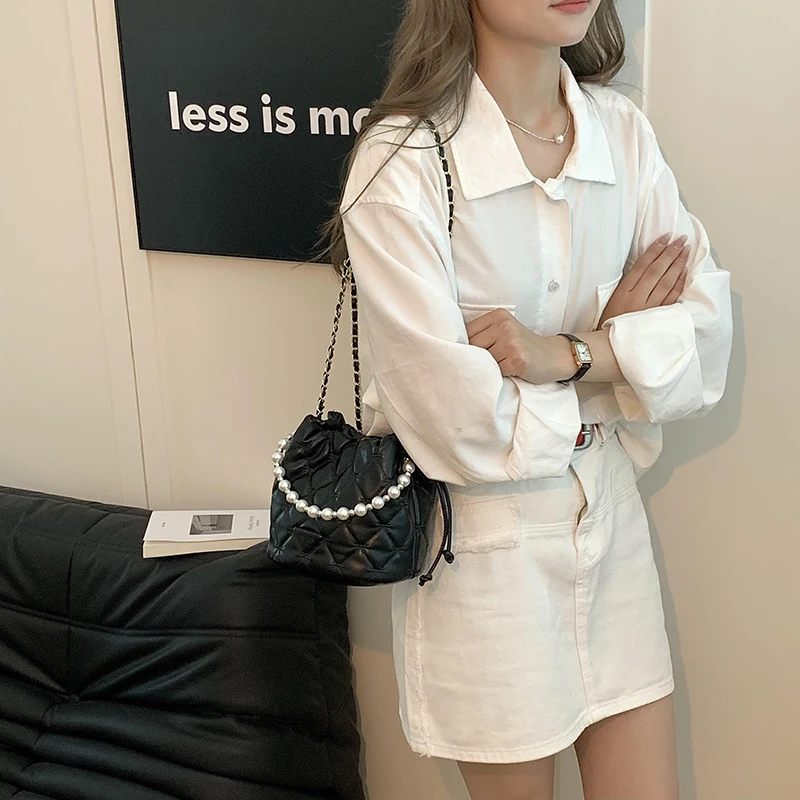 Lingge Chain Bag Korean High end Versatile Water Bucket Bag Summer 2024 New Small One Shoulder Crossbody Bag for Women