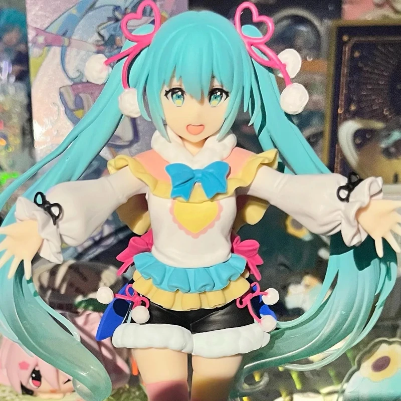 

Bandai Banpresto TAITOHATSUNE MIKU V Home Winter Impressions Four Season Winter Clothing Anime Figure Desktop Ornaments Model