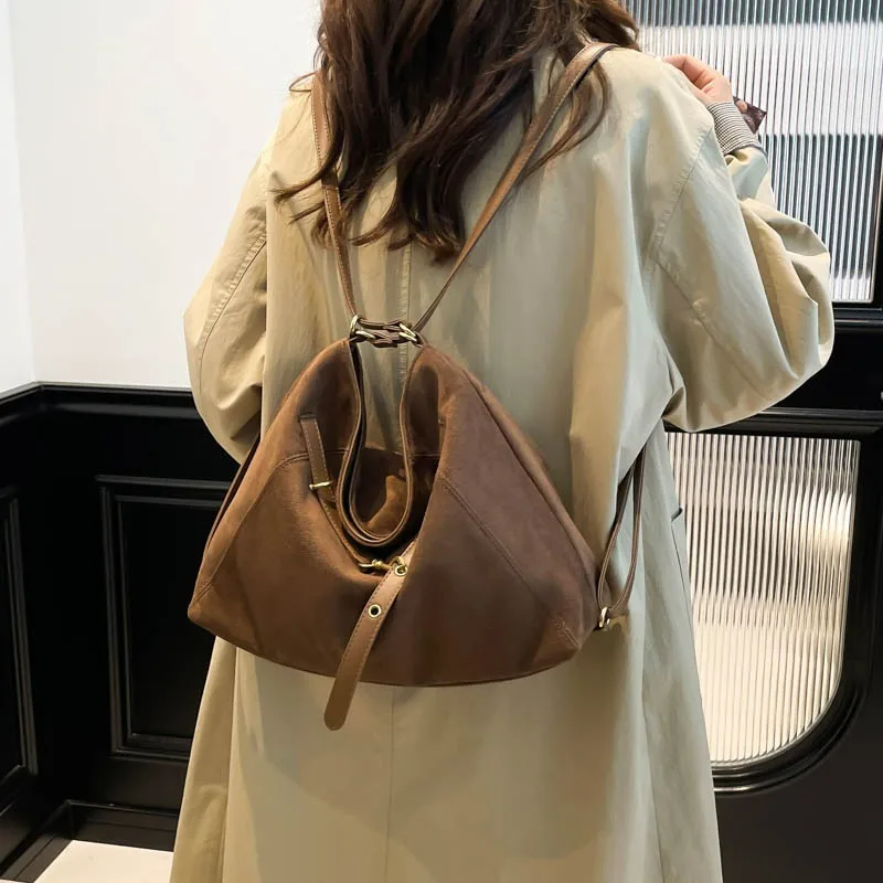 

orean-style casual niche women's backpack for Fall/Winter 2025, Korean-style large-capacity matte shoulder bag.