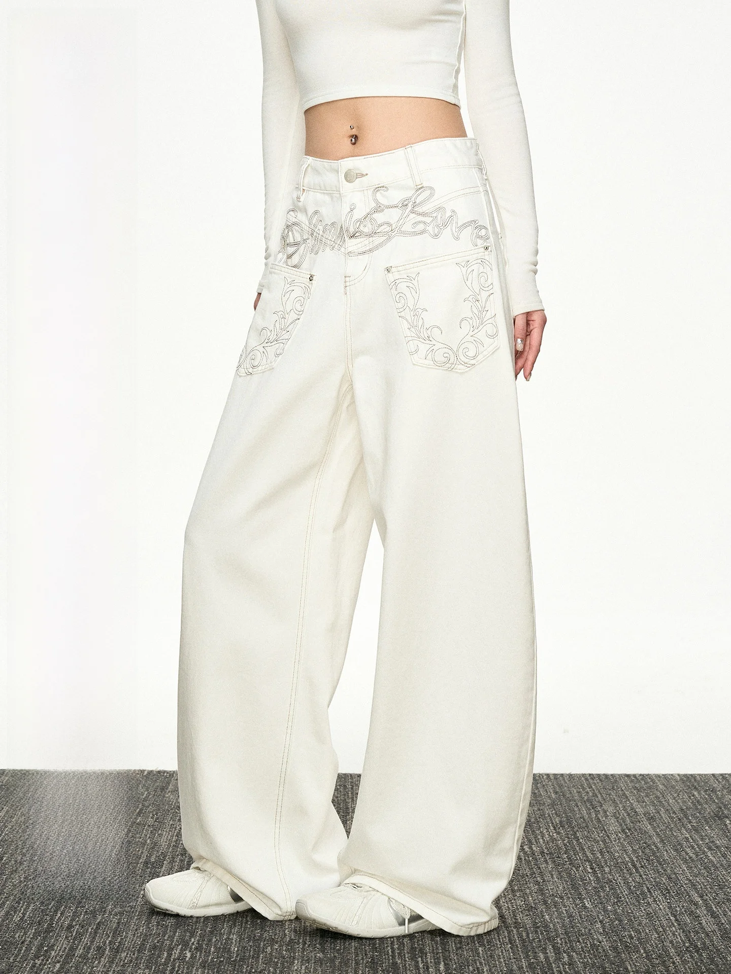 

Aaisup White Floral Embroidery Straight Leg Jeans Women's Loose Fit Spring Autumn Design Versatile Wide Leg Pants