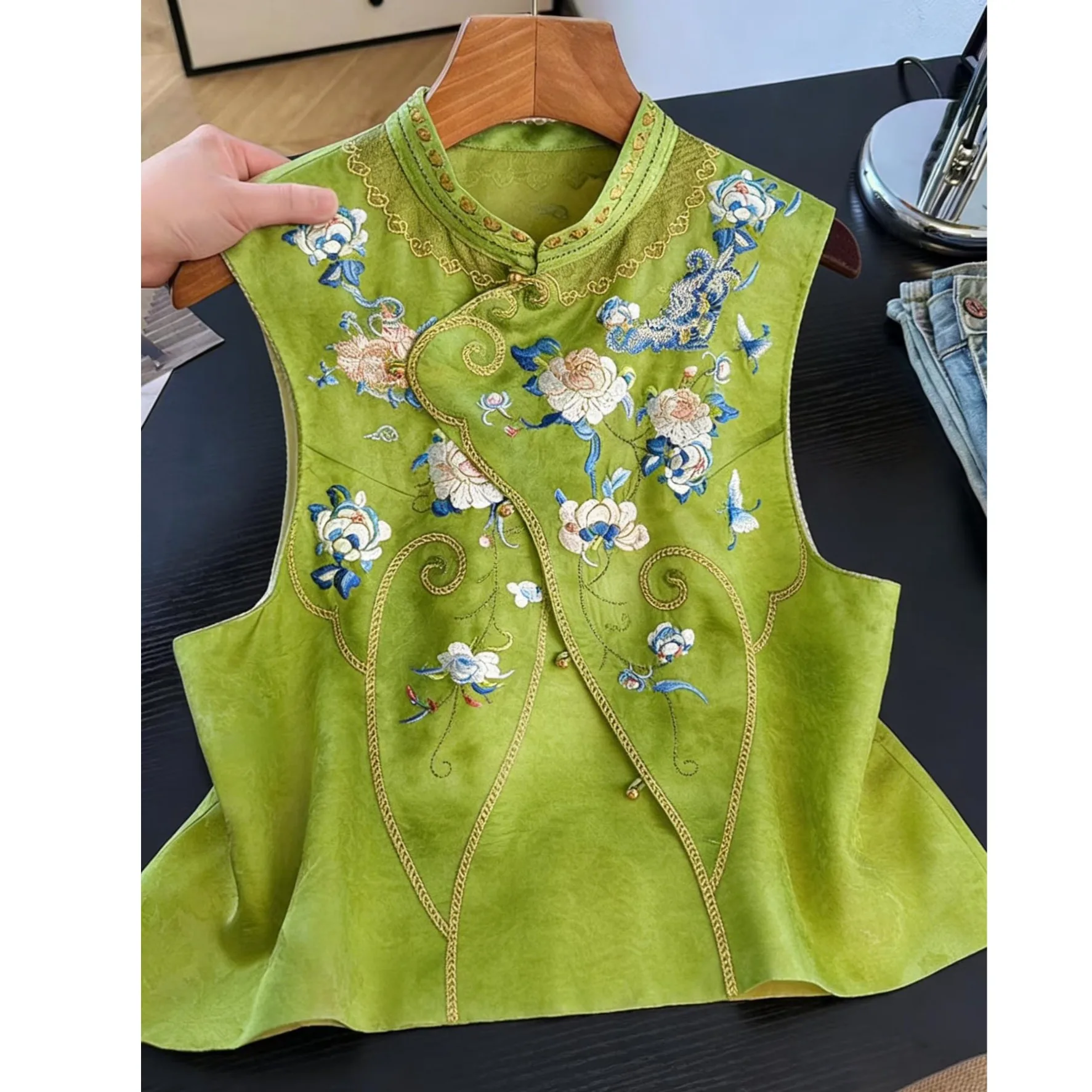 Green Embroidered European Satin Vest Women's Summer Super Beautiful Improved New Chinese Tang Costume Top Fashionable Floral...