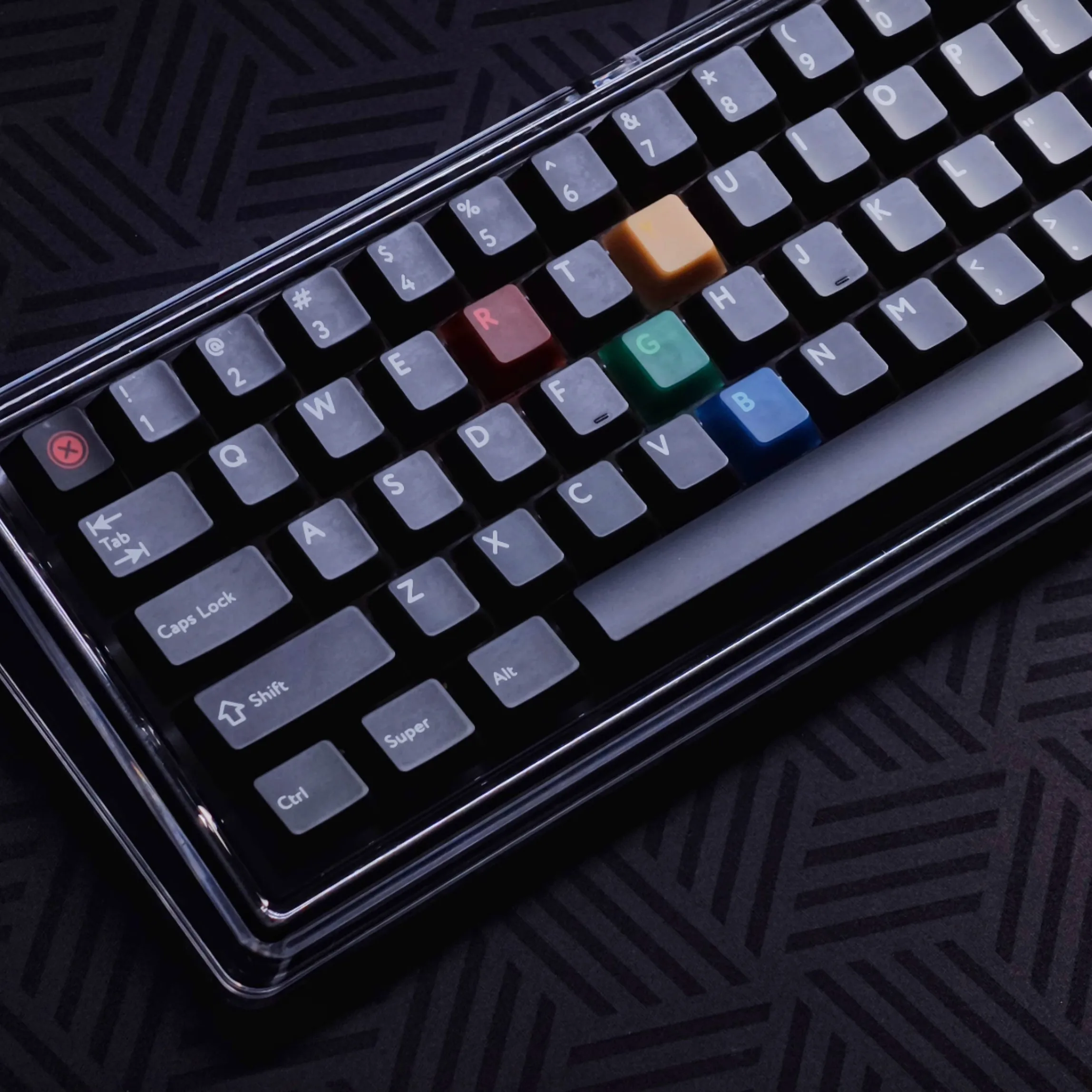 ضباب أسود من خلال غطاء مفاتيح الكمبيوتر الشخصي الأصلي ضوء شفاف للغاية مناسب للوحة المفاتيح الميكانيكية المخصصة ace68 Night Magic wo