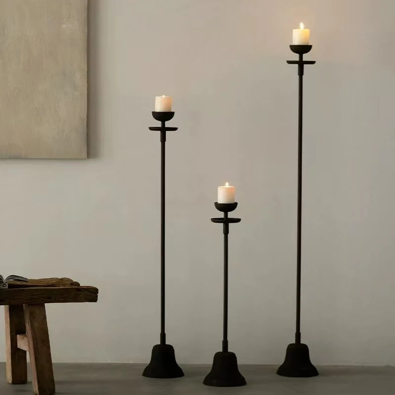 Mittelalterliche Retro-Kerzenständer LED-Stehlampe aus Eisen für Wohnzimmer und Schlafzimmer, Ambiente-Dekorationsleuchten, Beleuchtung, Wohnzimmer-Lüster, Leuchten