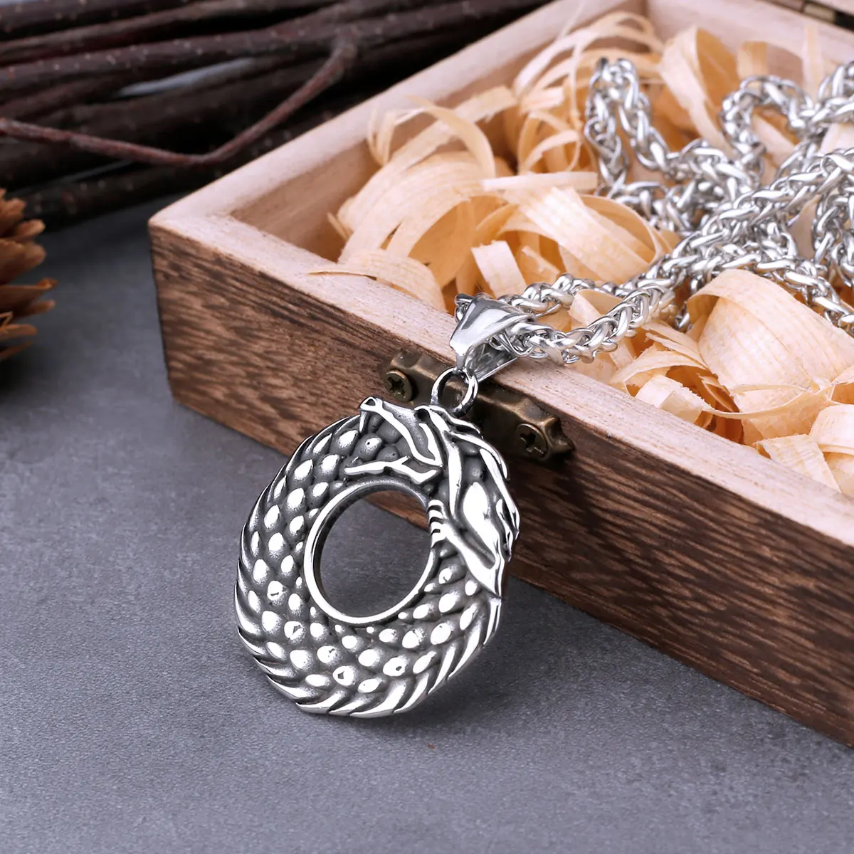 Vintage Viking Dragon Self-devourer Necklace Men's Stainless Steel Fashion Nordic Ouroboros Pendant Necklace Animal Jewelry Gift