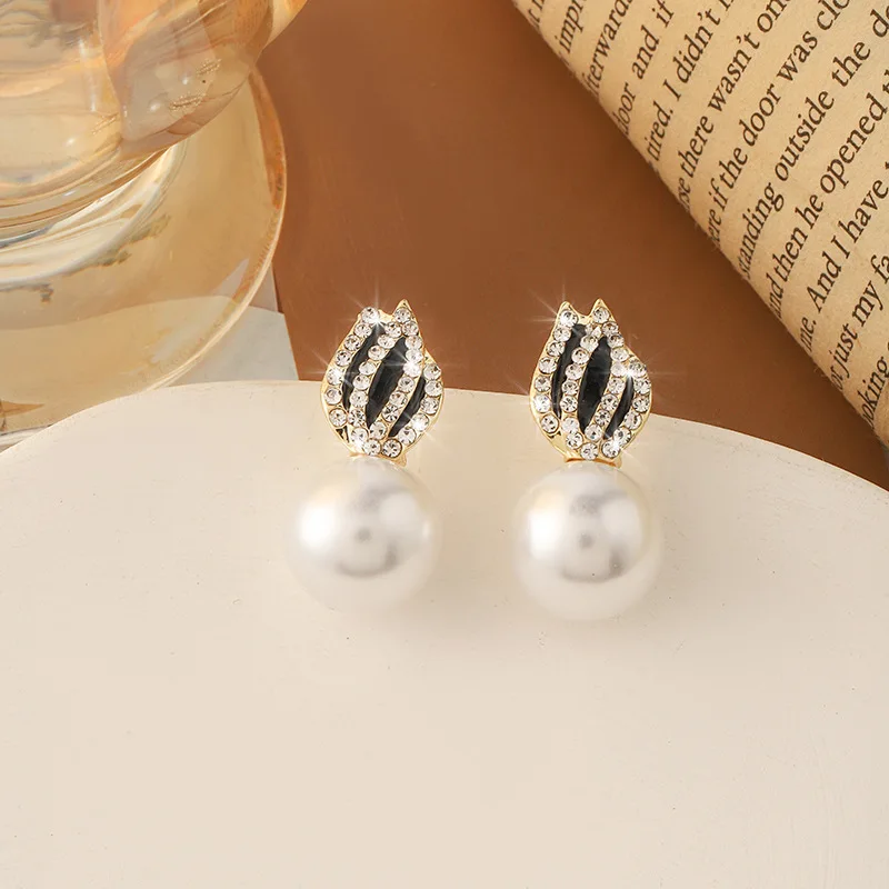 Temperament Sweet Imitation Pearl Earrings for Women Engagement Wedding Party Fashion Versatile Ear Accessories Nice Gift