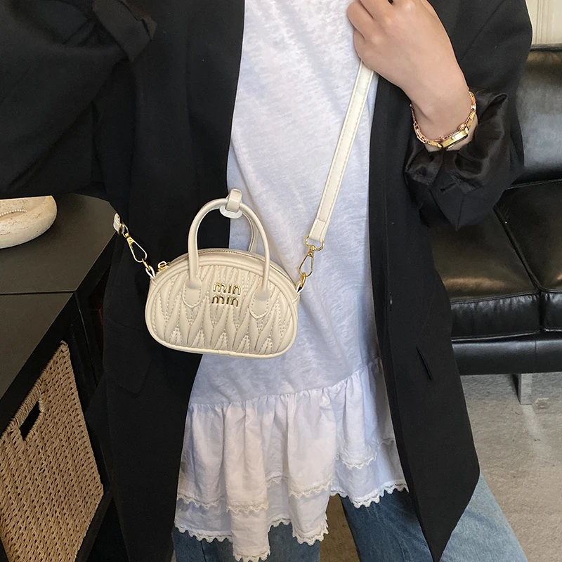 

Luxury Designer Paris Fashion Elegant Handbag In Solid Color With Trendy Design For Business Commuter Women