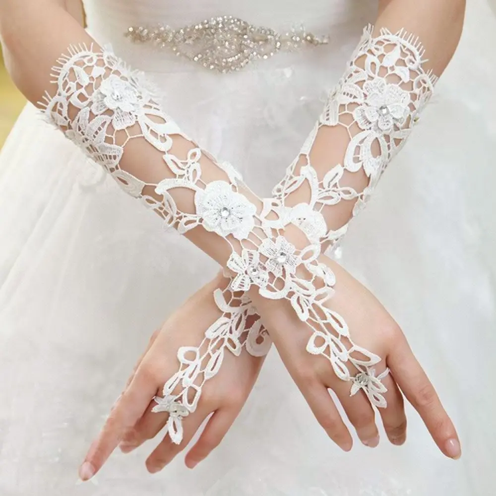 Exquisite Floral Lace Wedding Gloves Fingerless Rhinestone Bridal Mittens Princess Style Elegant Hand Accessory