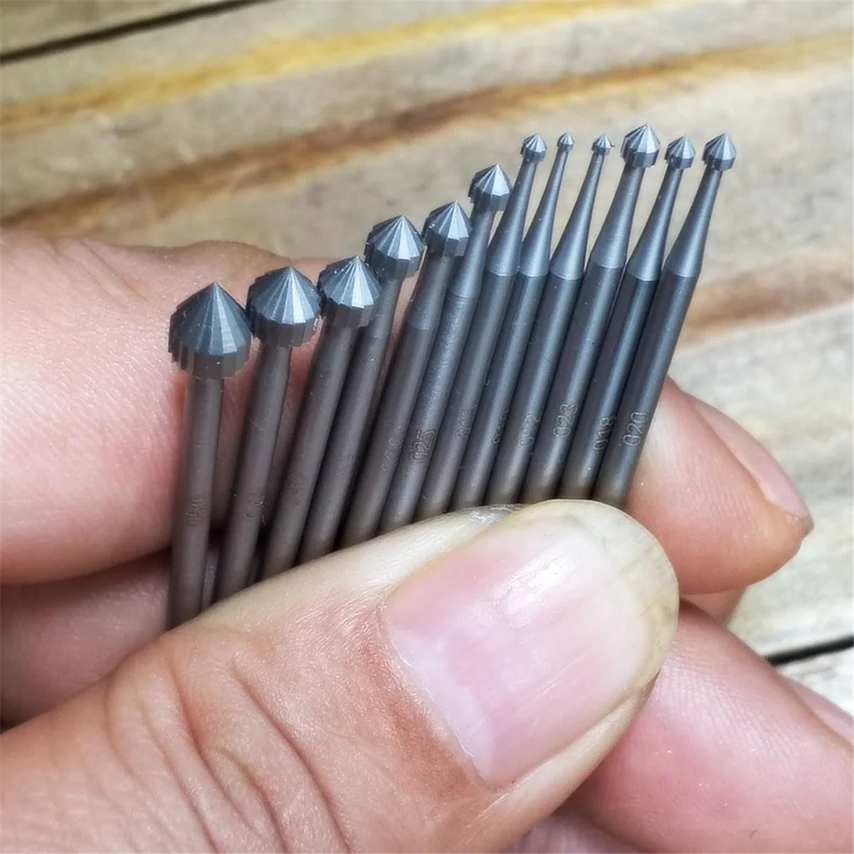 12 Pcs Cylinder-Cone Shape Carving Burr Sets, 3/32 Inch Shank Jewelry Making Stone Setting Burs for Lapidary Vogue