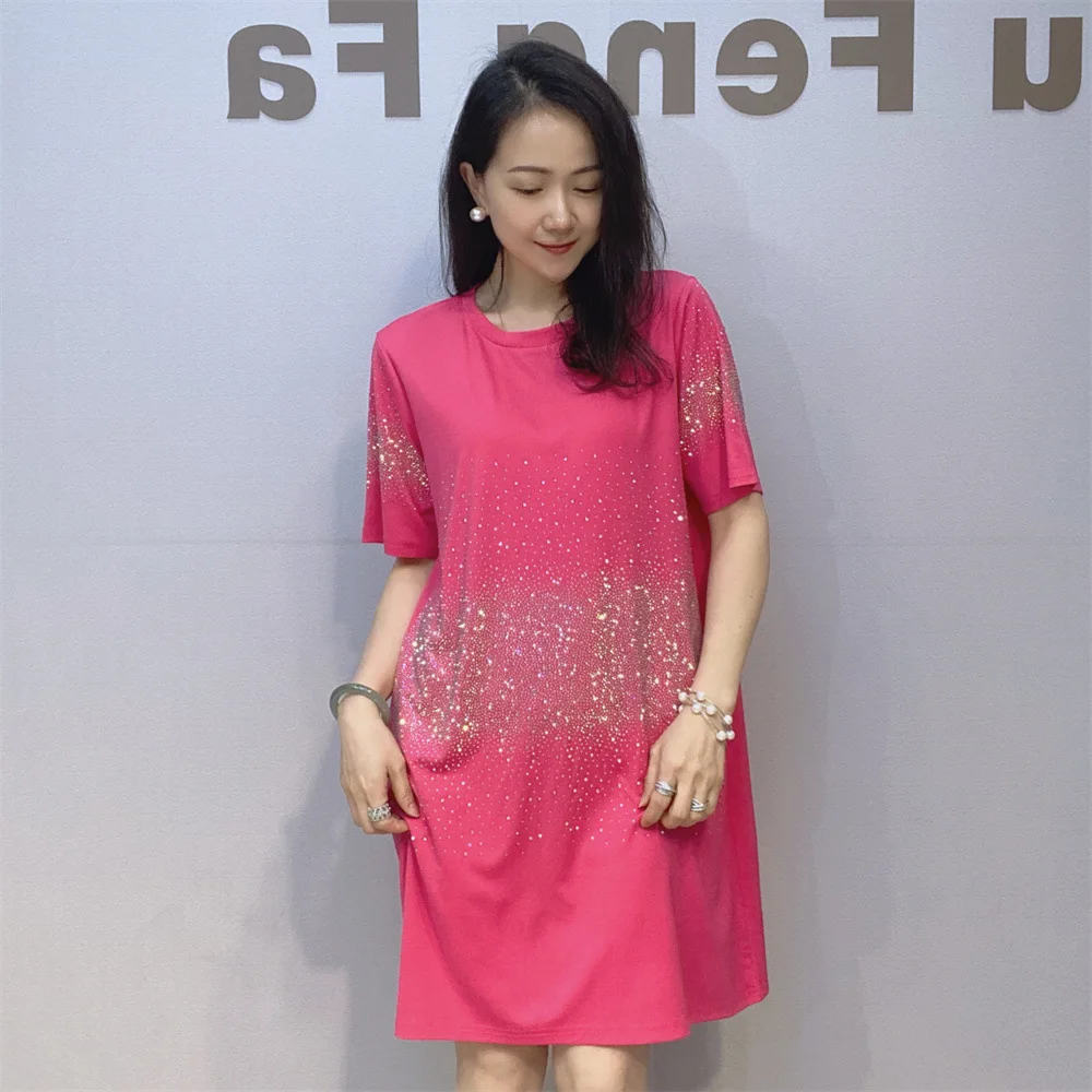 Abito t-shirt di grandi dimensioni scintillante scintillante con perforazione a caldo Abito dritto casual medio-lungo Abito basic a maniche corte primavera estate