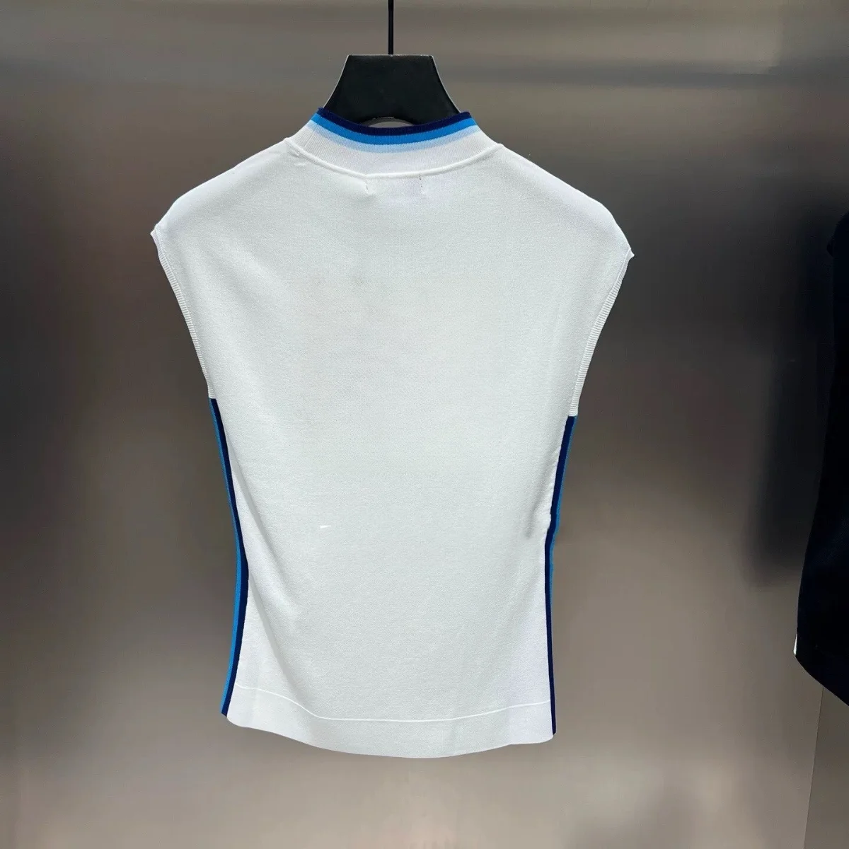 2026 Summer New Korean Design Women's Golf Sleeveless Top Stretchy Ice Silk for Daily Casual Top Breathable Slim Fit Yoga Wear view 3