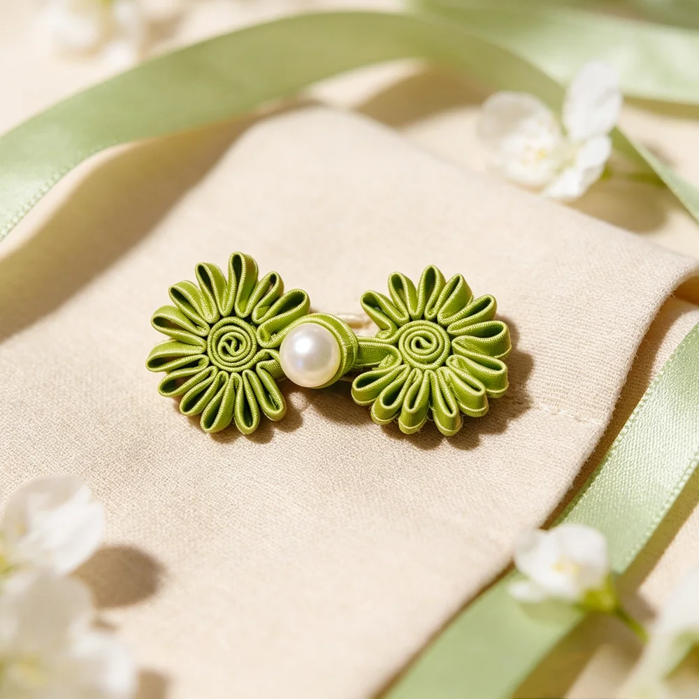 Green Sunflower Chinese Frog Button (Pankou) – Symbol of Luck, Joy & Happiness, Handcrafted Knot for Qipao, Jackets & DIY