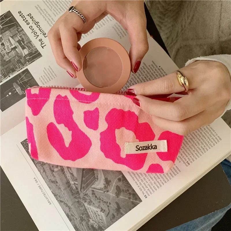 Art Design Cotton and Linen Cosmetic Bag Women New 2023 Small Lipstick Bag Flower Embroidery Toiletry Purses Makeup Bag Lady