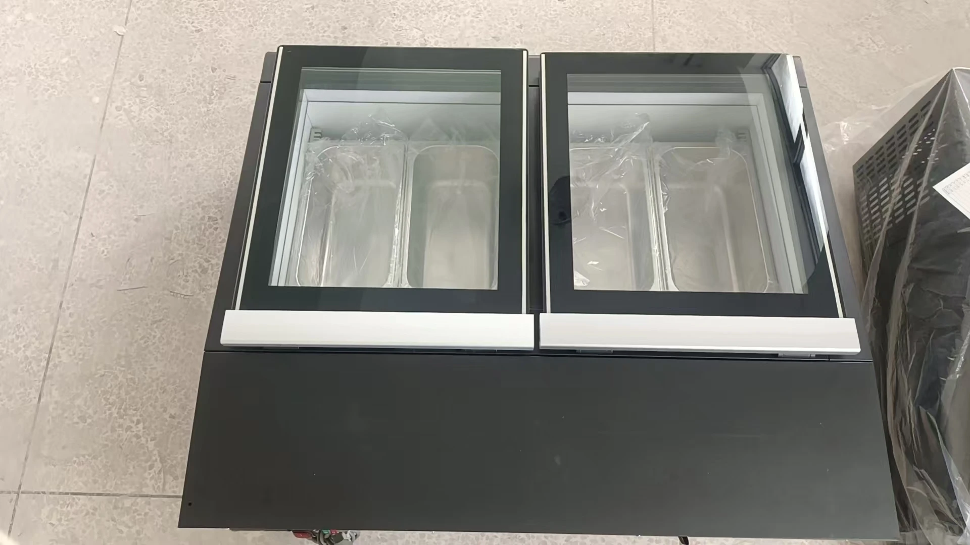 Rapid Cooling Commercial Double Glass Door Ice Cream Showcase 56L Gelato Freezer With Stainless Steel Pans Included