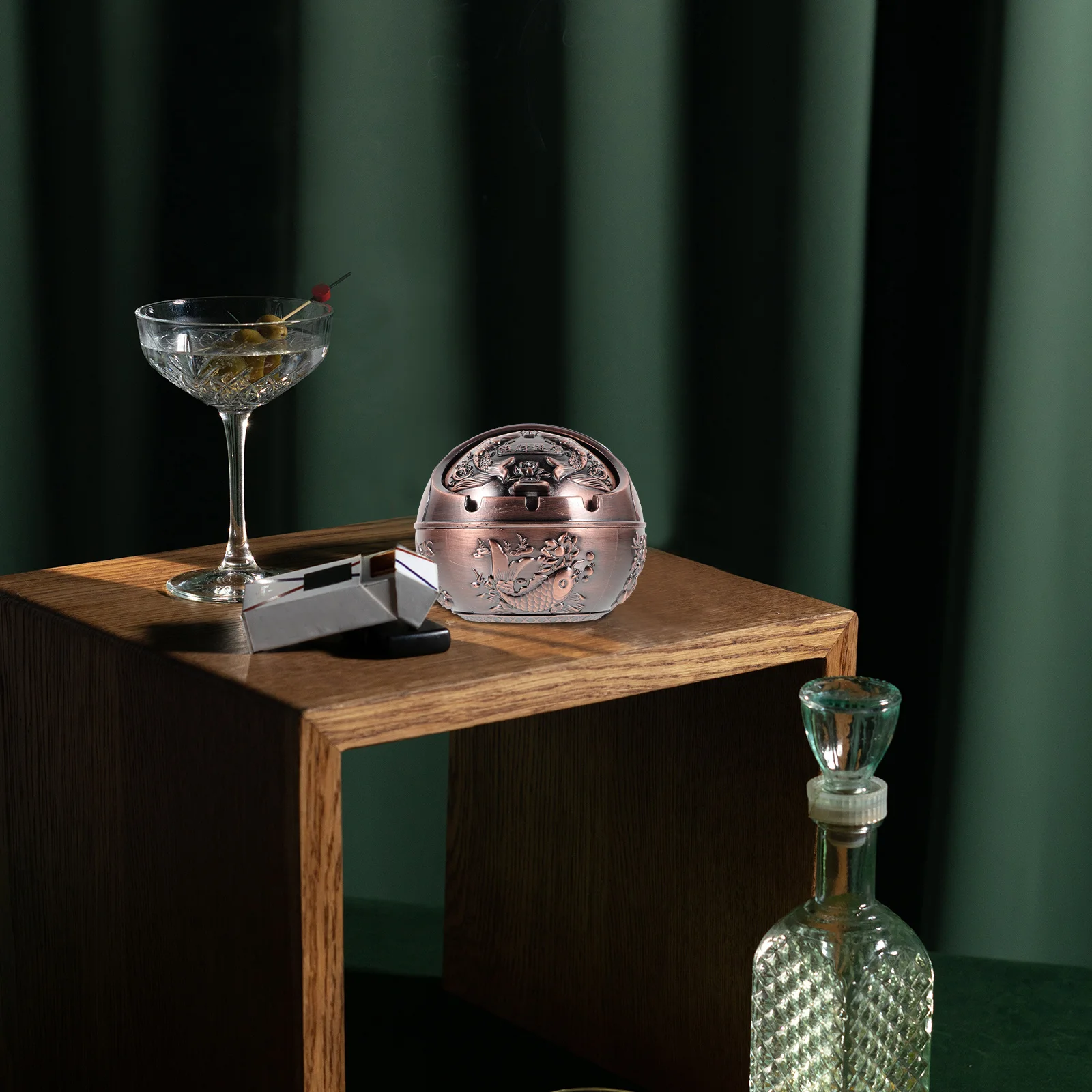 

Ash Tray Ashtray Automotive Ashtrays with Lid Decorative Metal for Car Portable