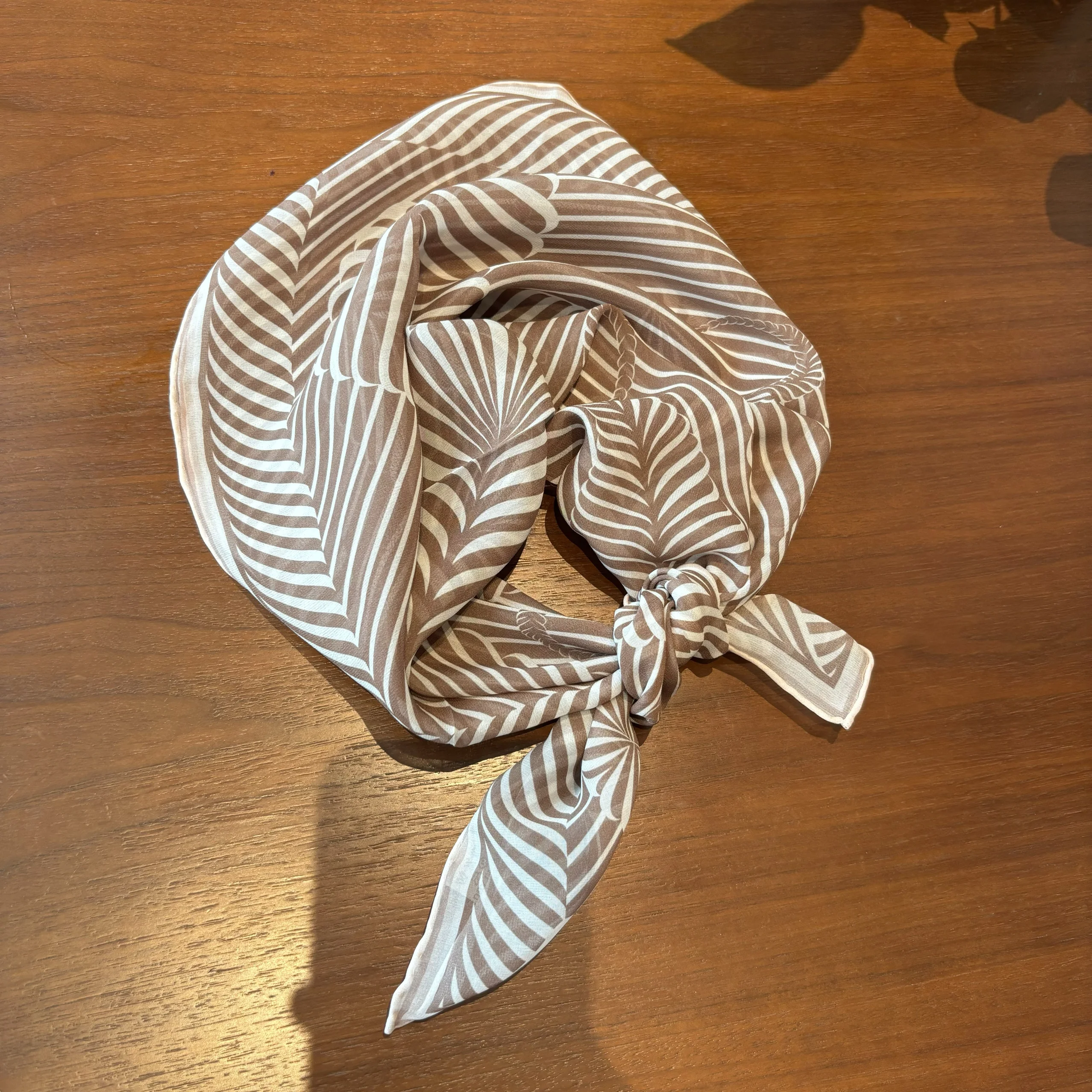 シルク幾何学模様ストライプ女性用スカーフ通気性日よけビーチ大判正方形スカーフ韓国風夏多機能スカーフ