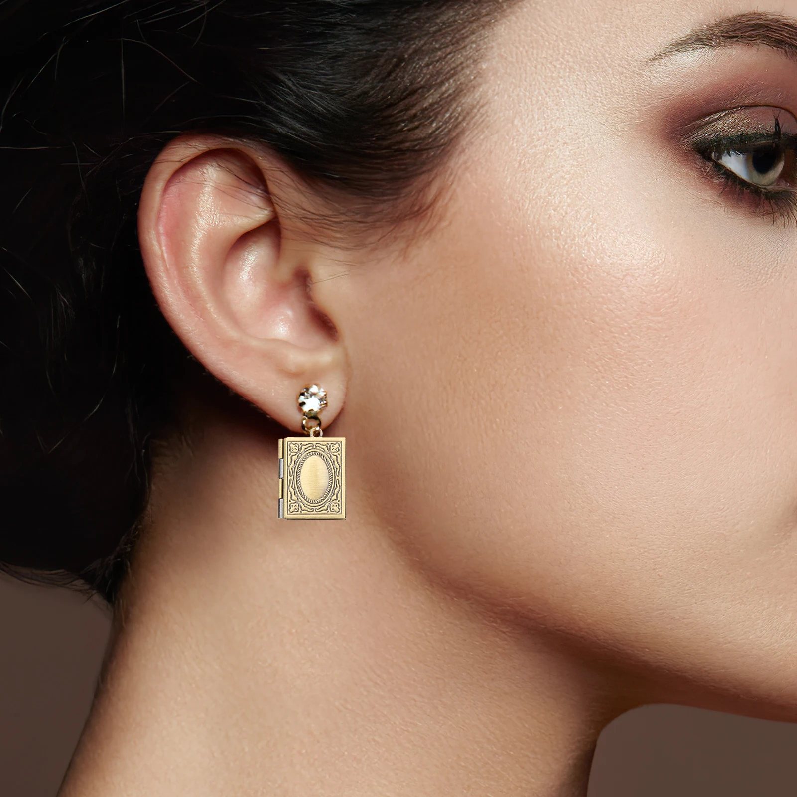 

2pcs Photo Locket Pendant Necklace Vintage Book Shaped Picture Frame Ornament Jewelry Craft Diy Memorial Decor Accessory