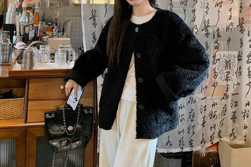 เสื้อโค้ทขนสัตว์สไตล์ลำลองแบบหลวมๆ รุ่นใหม่ ฤดูใบไม้ร่วง-ฤดูหนาว ปี 2025 เป็นมิตรกับสิ่งแวดล้อม