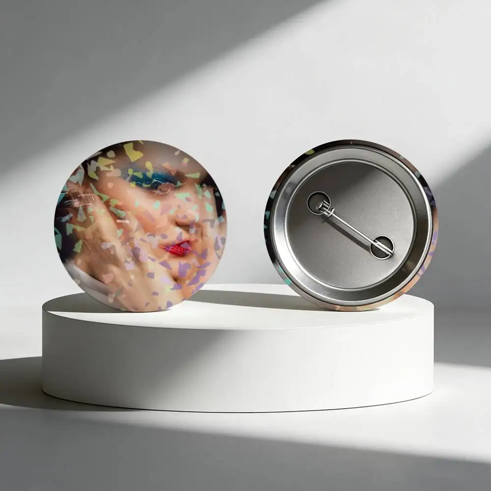 جيسي J جولة لا ندفني مع وقت جيد شارة ليزر دبابيس دبابيس اليدوية لحقيبة الظهر الهدايا حقيبة ديكور المشجعين جمع