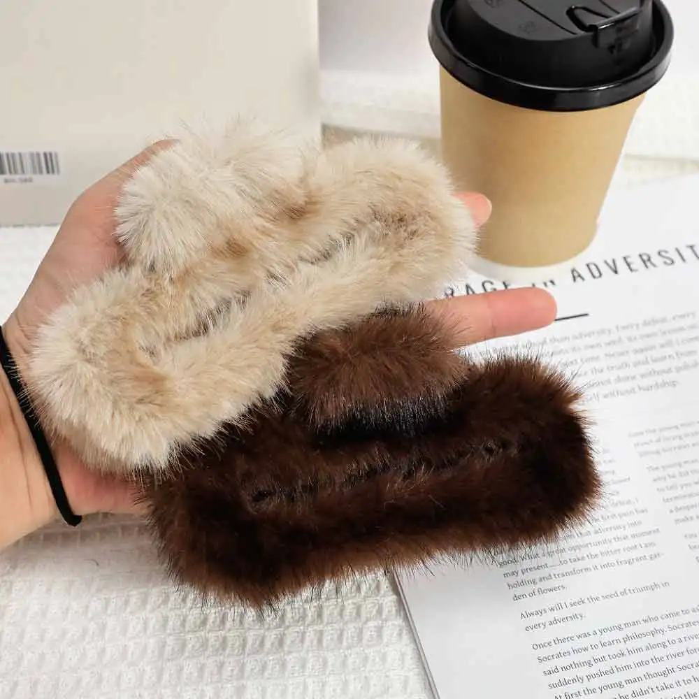 Winter Fuzzy Hair Claw Women Warm Fluffy Natural Real Mink Fur Acrylic Crab Barrette Hairpin Elegant Hair Claws Hair Accessories