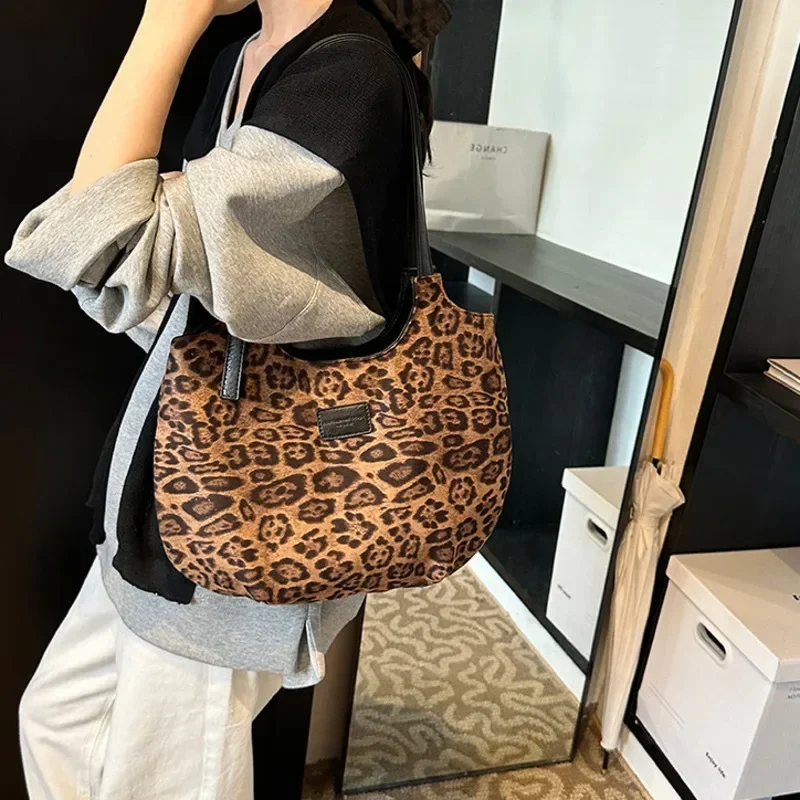 Design 2024 New Fashion Large Capacity Crossbody Bags For Women Travel Handbag Lady Shopping Commuting Shoulder Tote Bag