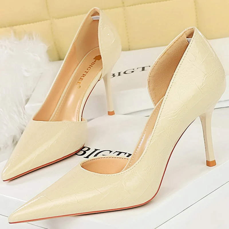 Western Style Party Women Shoes 8cm Thin High Heels Shallow Pointed Toe Side Hollow Serpentine Retro Ladies Elegant Pumps Brown