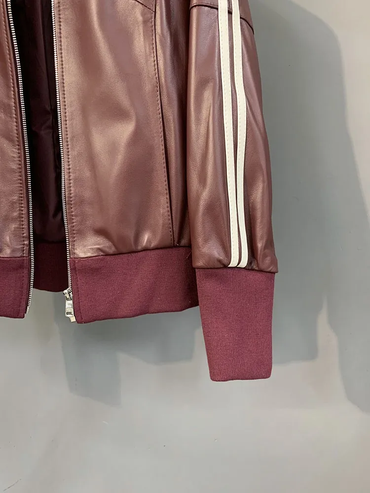 عارضة مصمم المرأة النبيذ الأحمر اللون المرقعة سترة جلد الغنم سستة نمط قصير لينة عارضة الإناث فضفاض معطف جلد حقيقي