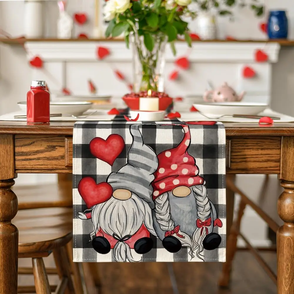 1Pc, Black and White Checkered Heart-Shaped Gnome Table Runner, a Gift for Your Girlfriend, Suitable for Weddings, Kitchens, Dining Tables, and Family Gatherings, Holiday and Anniversary Decorations, a Must-Have for Home and Kitchen