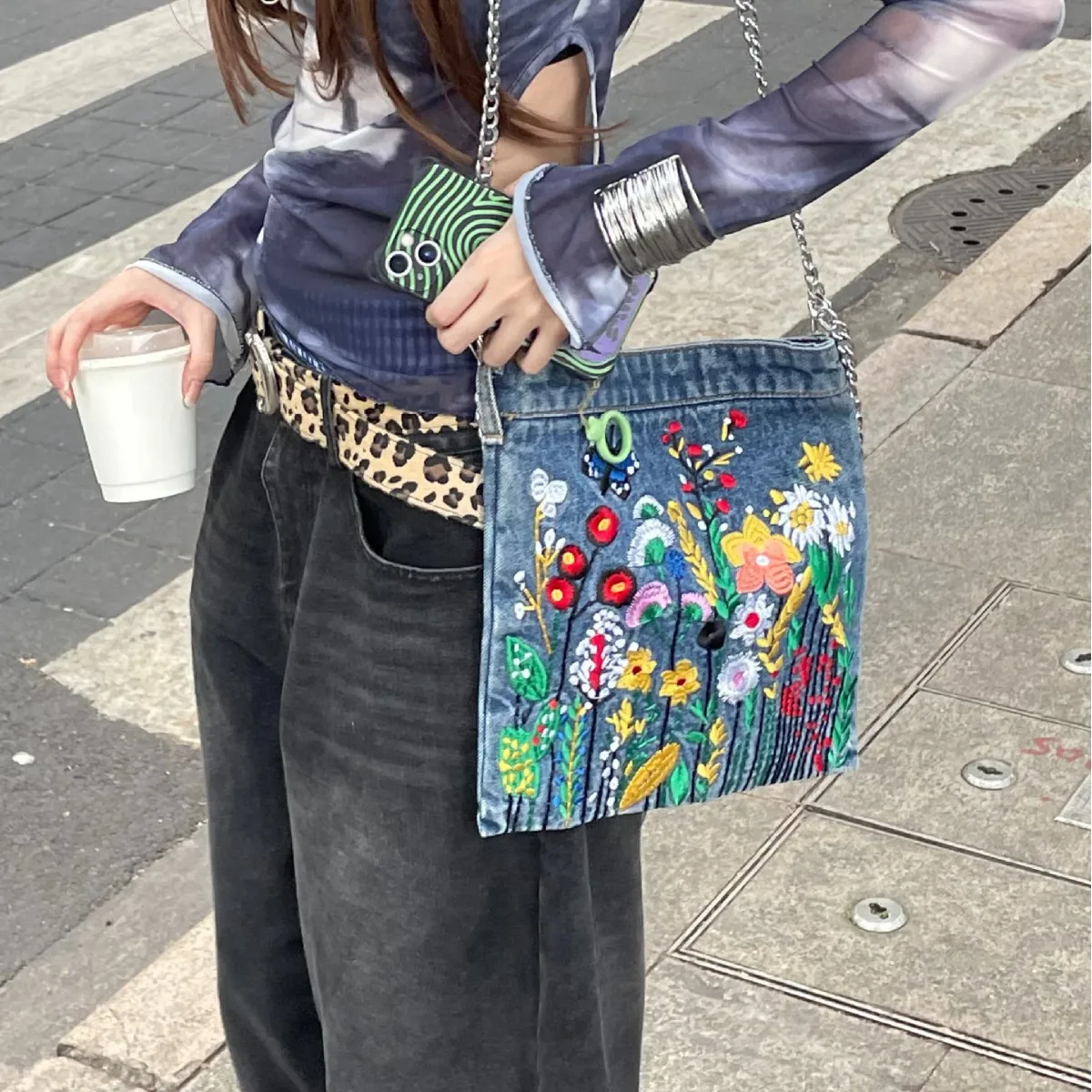 

Fashion chain ladies Crossbody bags Embroidered flowers women Cowboy shoulder bag denim handbag personality trend student bag