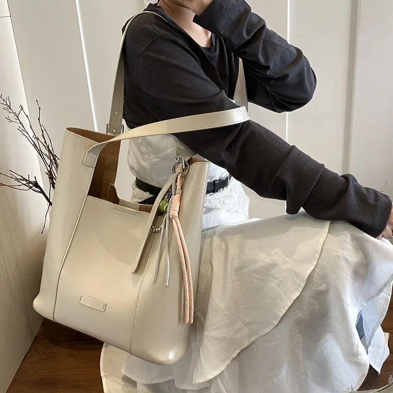 2025 حقيبة يد جلدية نباتية مبطن خمر خفيفة الوزن الأكثر مبيعا تحت الإبط والكتف حمل العمل تخفيف محفظة المرأة