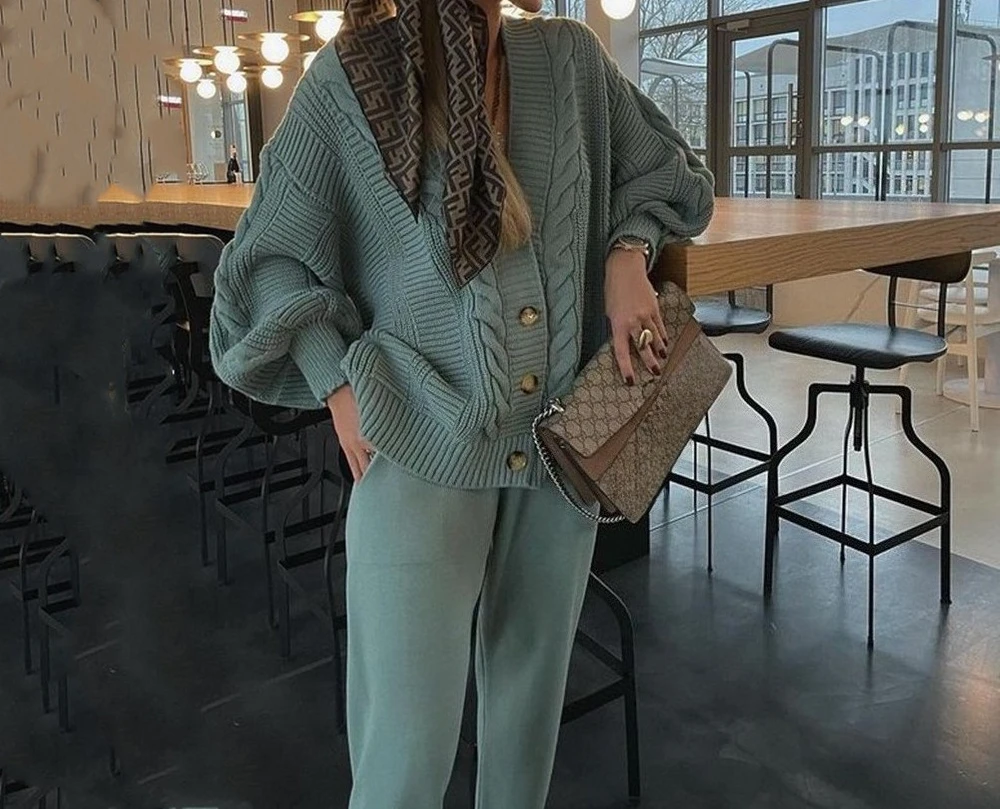 

Women's New Fashion V-neck Solid Color Button Thickened Set Sweater